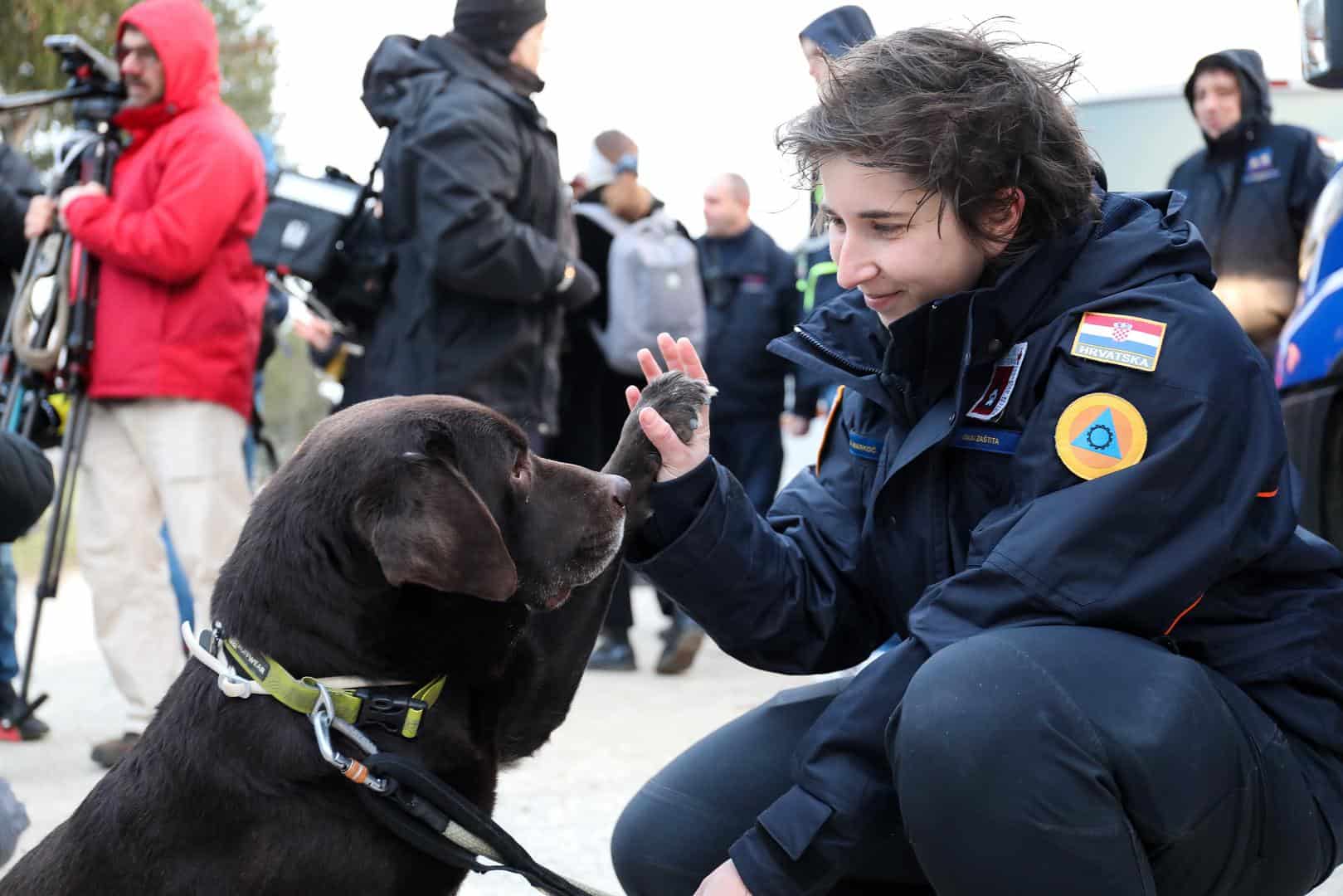 valiente perro de rescate Gizmo de Croacia